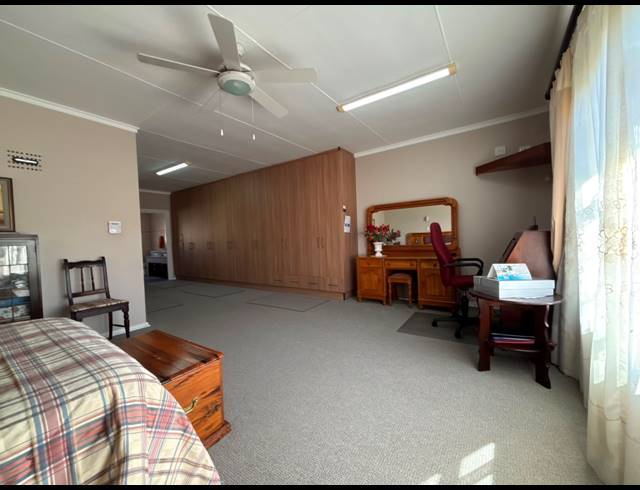 4 BEDROOM HOUSE FOR SALE IN DIAZ BEACH